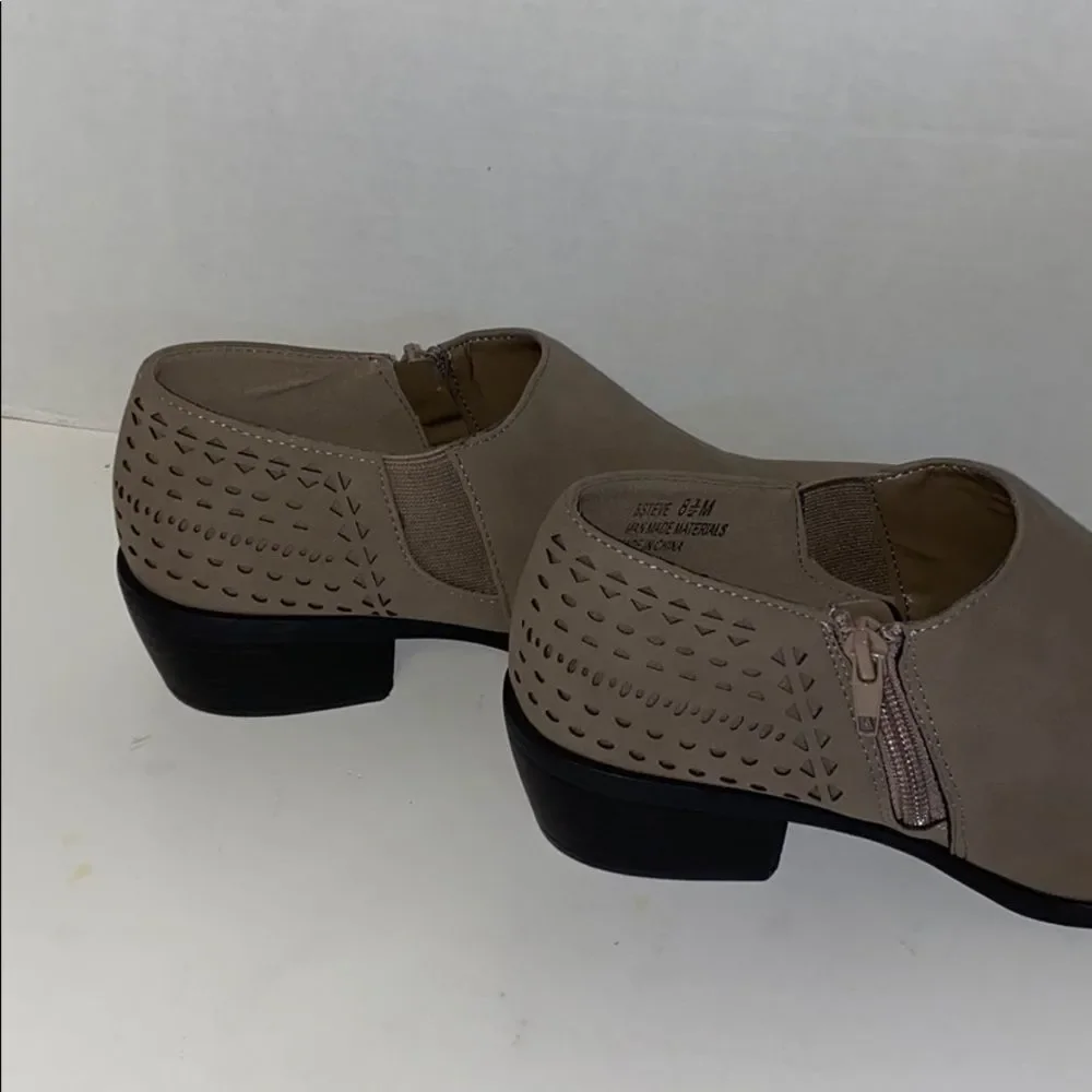 BELLA Vita tan women’s ankle booties size‎ 8.5